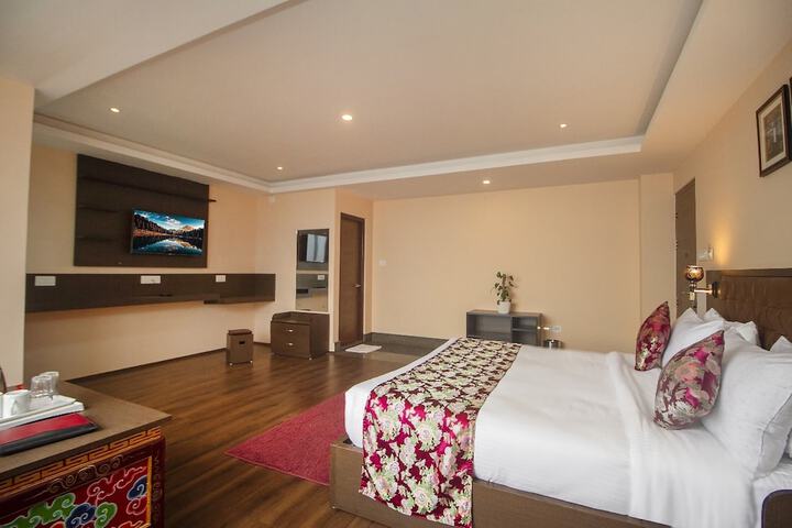 Room 3 of 10