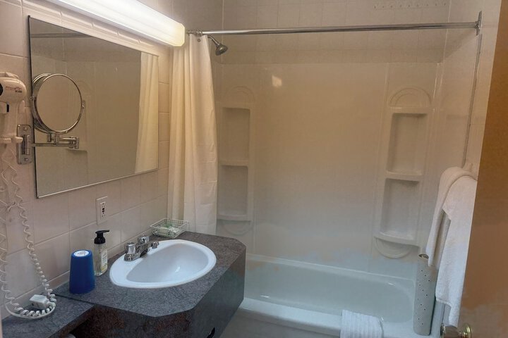 Room 6 of 30