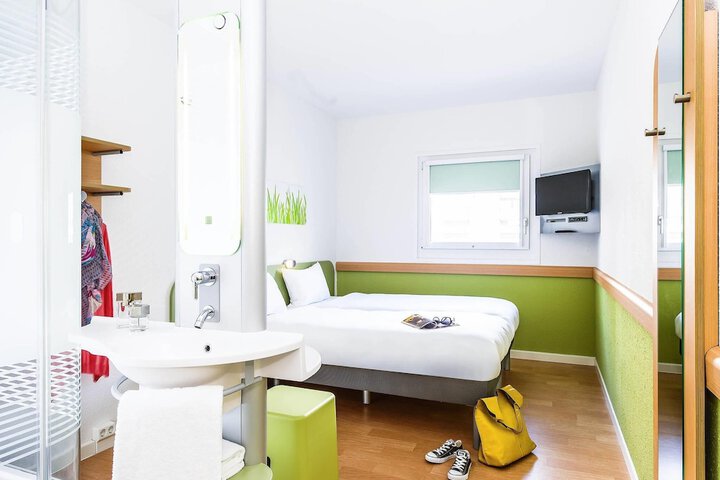 Room 15 of 46