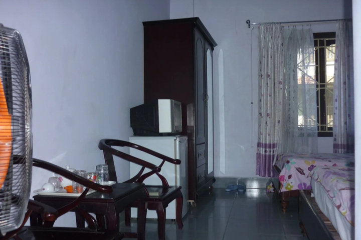 Room 6 of 10