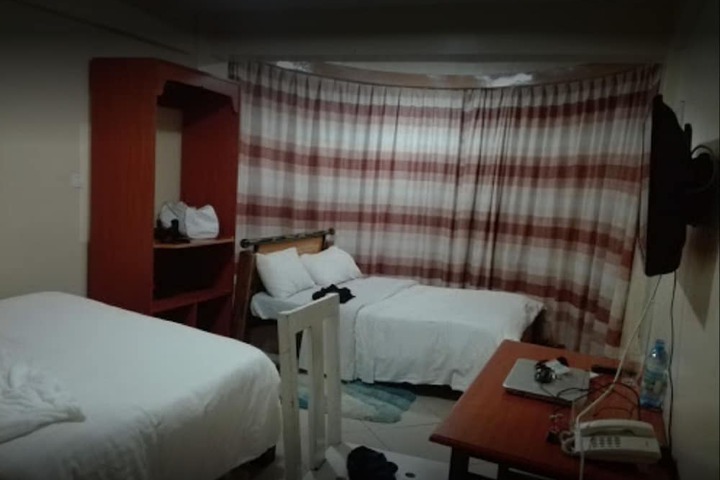 Room 6 of 32