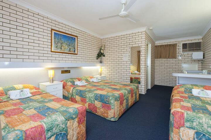 Room 3 of 43