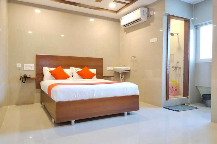 Room 7 of 16