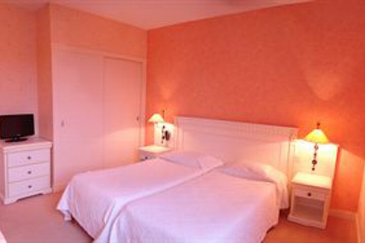 Room 8 of 13