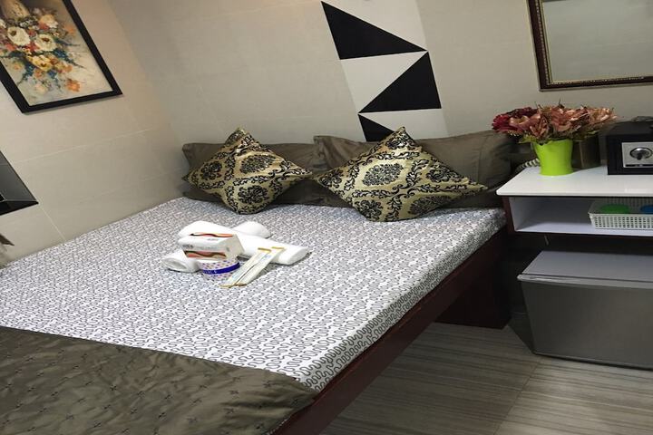 Room 4 of 61