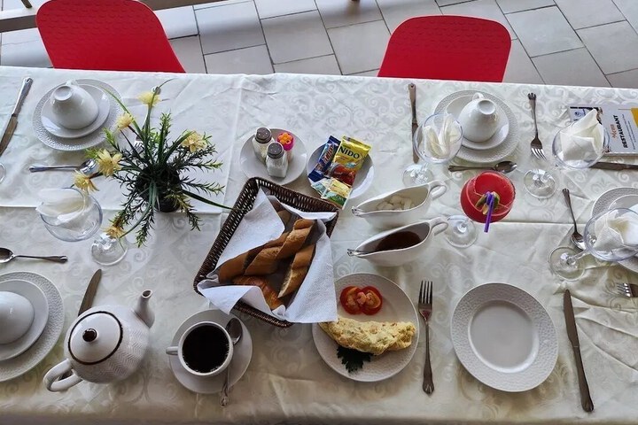 Dining 31 of 39