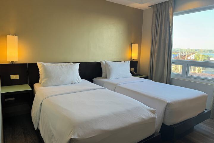 Room 27 of 65