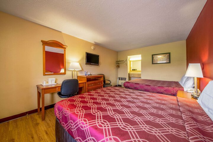 2 Queen Beds (6 of 7)