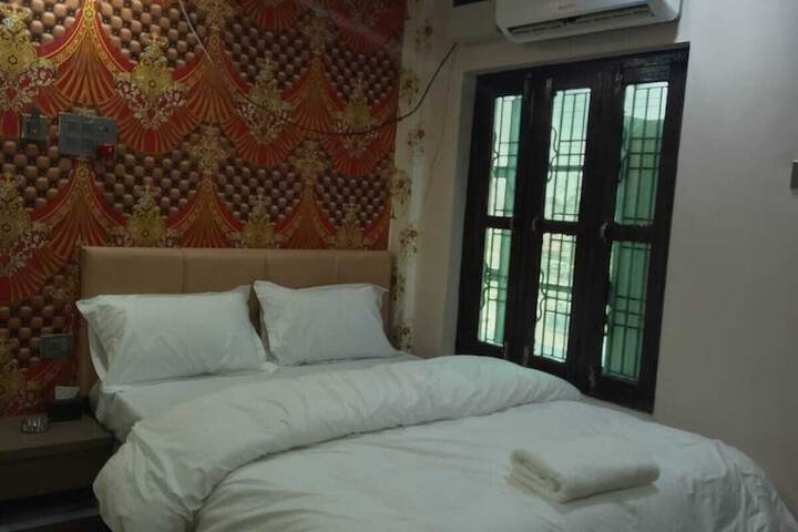 Room 4 of 38