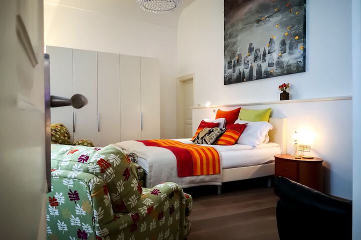 Room 4 of 61