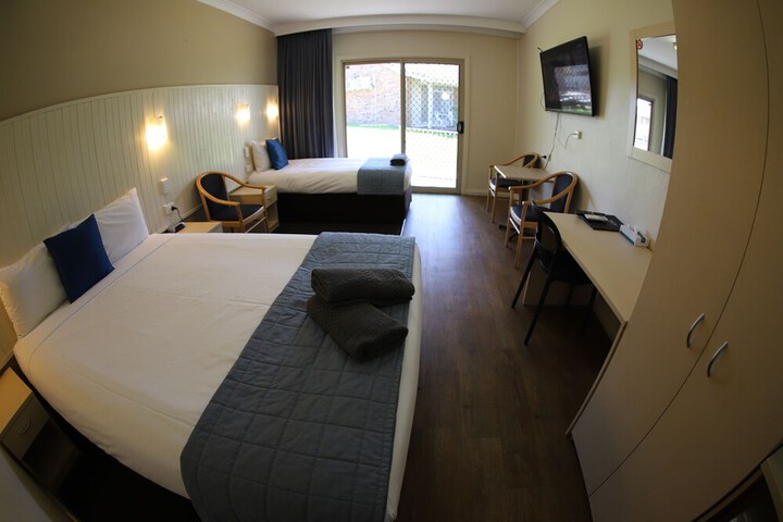Room 12 of 199