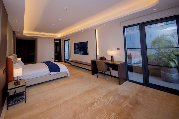 Room 44 of 148