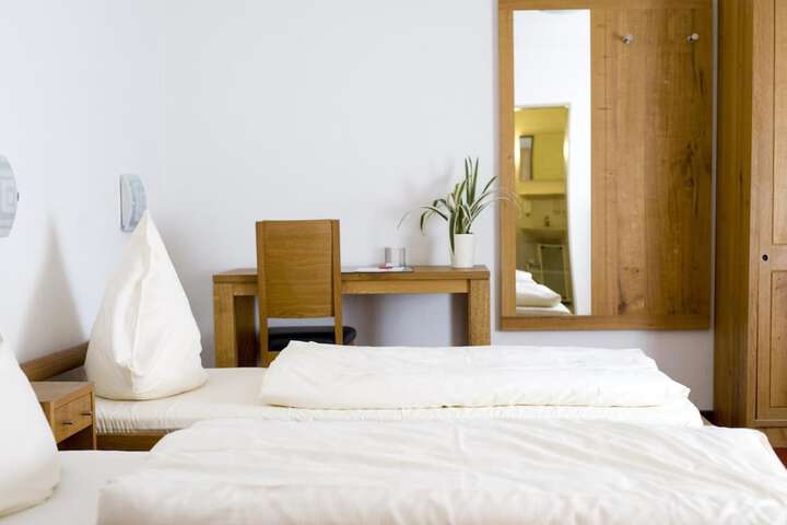 Room 16 of 50