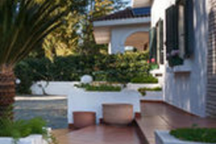 Hotel Exterior 11 of 32