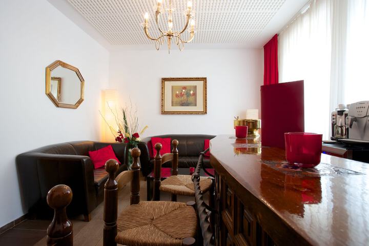 Lounge 45 of 50