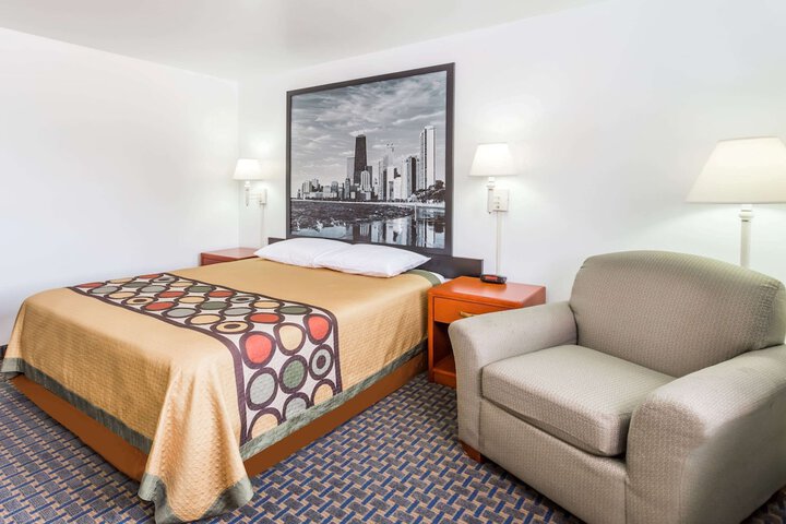 1 Queen Bed (8 of 13)