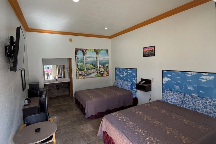 Room 12 of 25