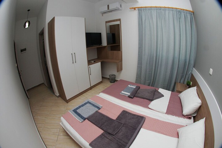 Room 3 of 38