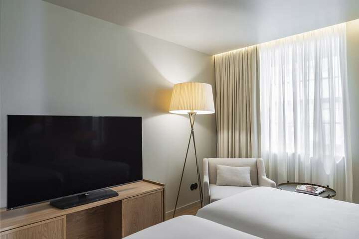 Room 26 of 90