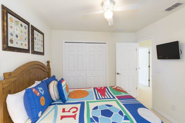 Room 11 of 35