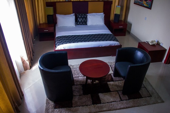 Room 7 of 69