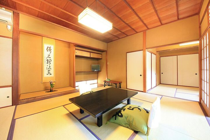 Room 16 of 145