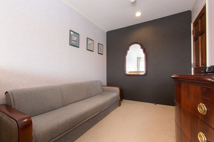 Room 12 of 84