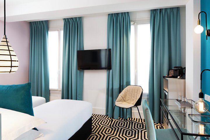 Room 16 of 28