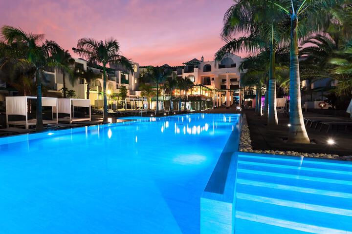 Hotel with Pool