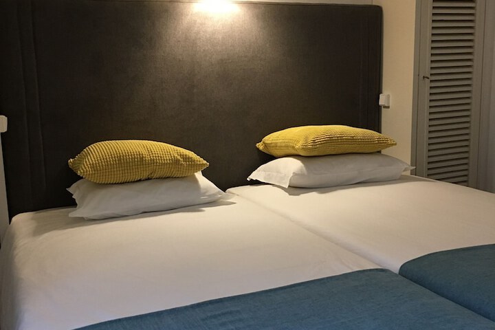 Room 13 of 83