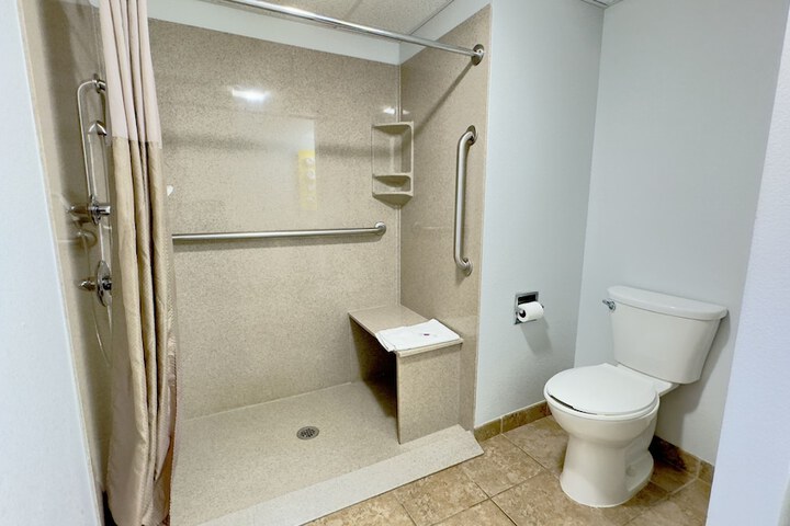 1 Queen Bed | Mobility Accessible Tub Micfridg (11 of 11)