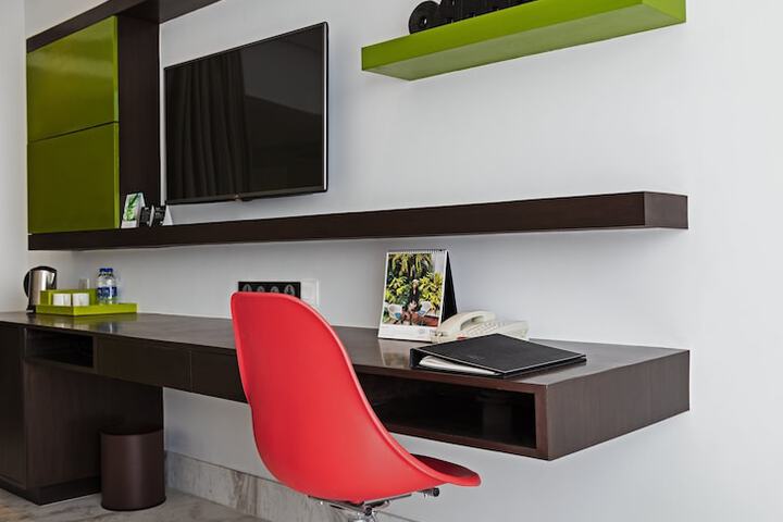 Room 4 of 84