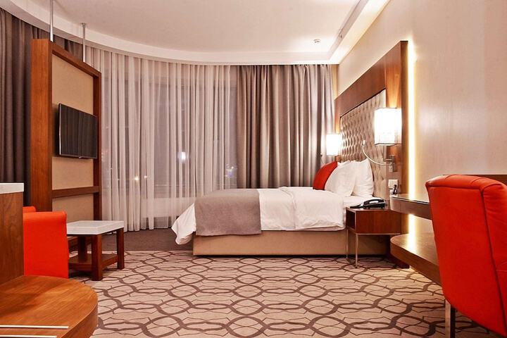 Room 27 of 60
