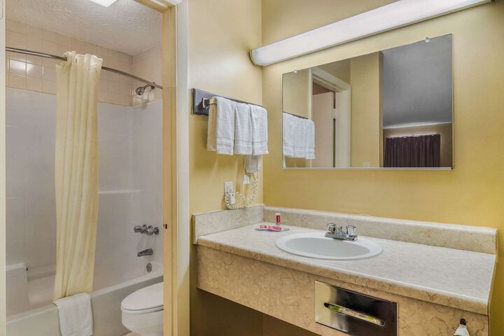 2 Double Beds (11 of 14)