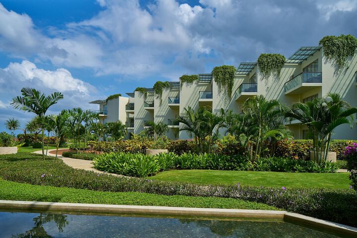 Room 4 of 122