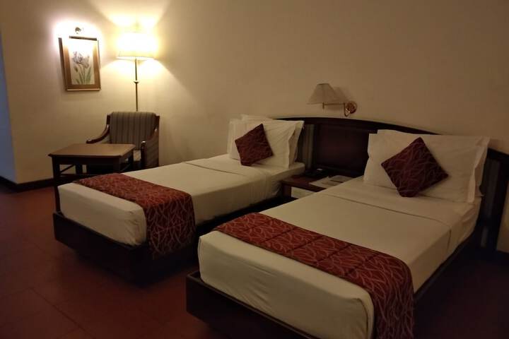 Room 7 of 37