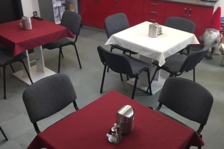Dining 44 of 48