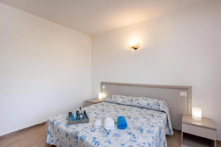 Room 4 of 12