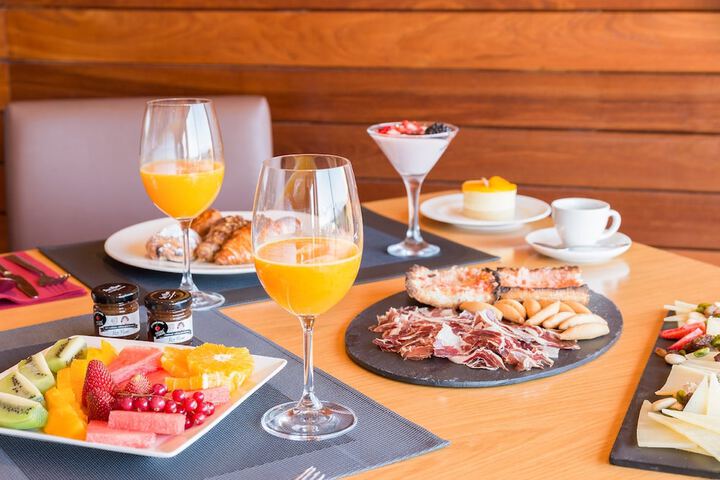 Breakfast/Coffee Service 29 of 42