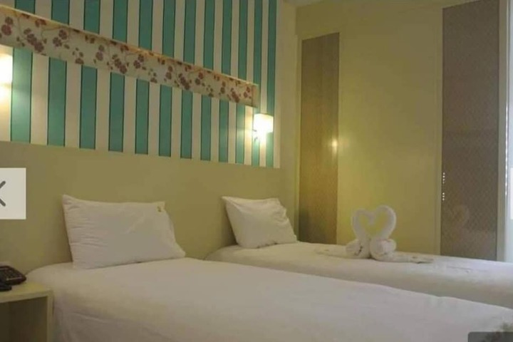Room 6 of 27