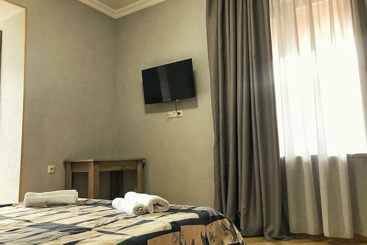 Room 11 of 37