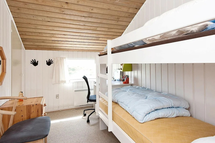 Room 2 of 11