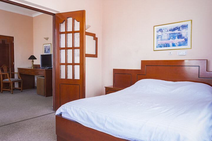 Room 21 of 97
