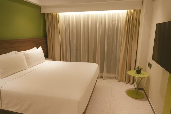 Room 5 of 122