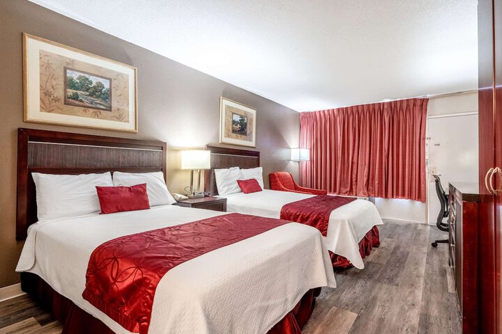 2 Double Beds (7 of 14)