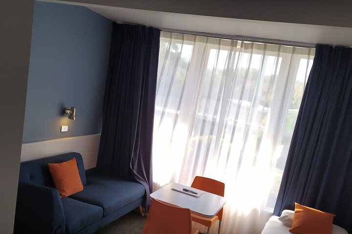 Room 28 of 84