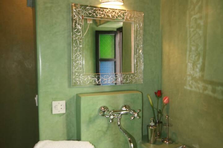 Room 35 of 65