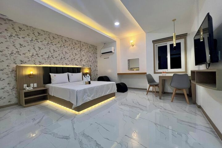 Room 3 of 10