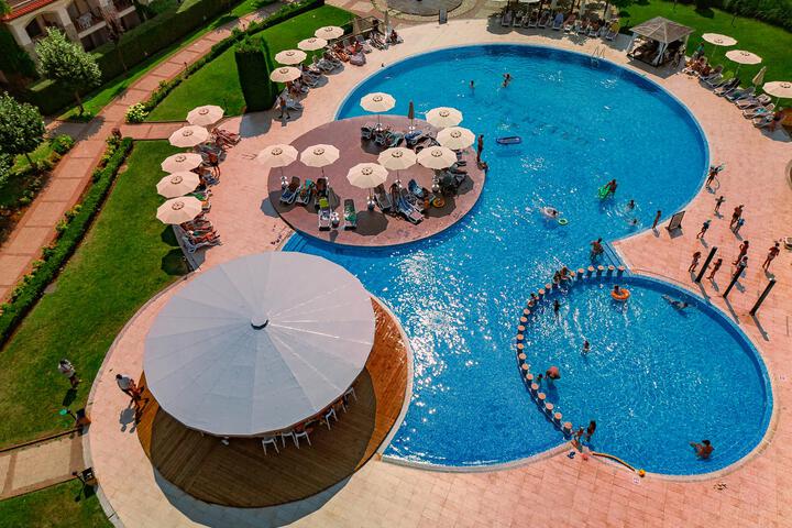 Pool 14 of 60
