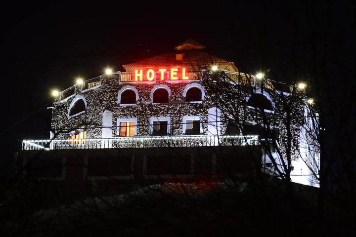 Amrots Hotel